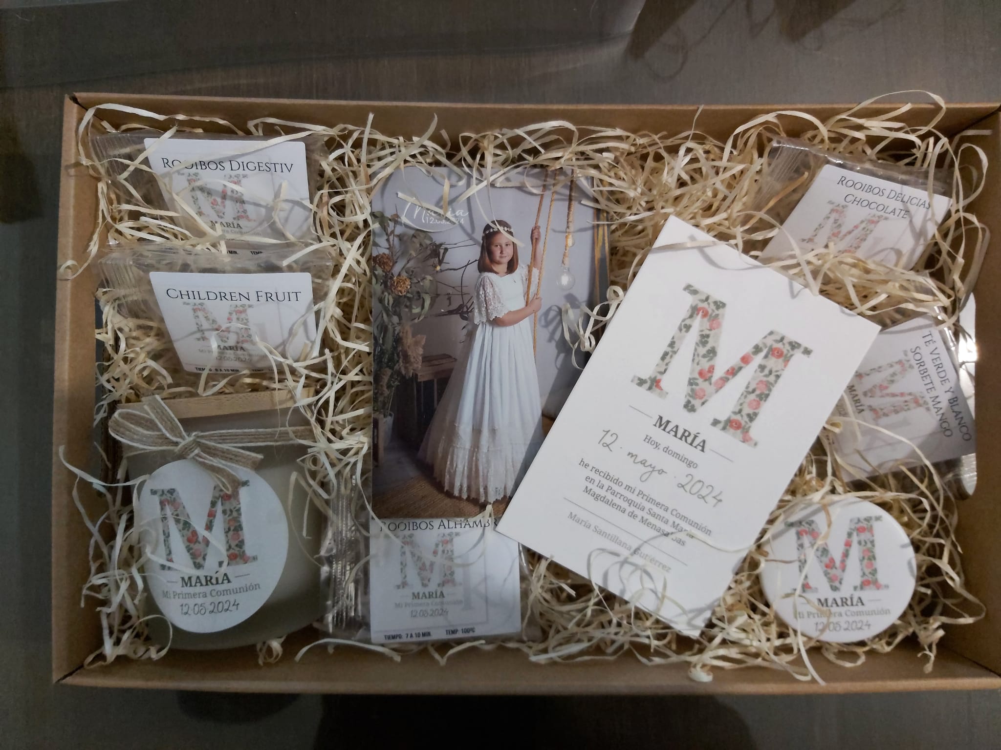 Caja regalo completa con productos personalizados para eventos especiales