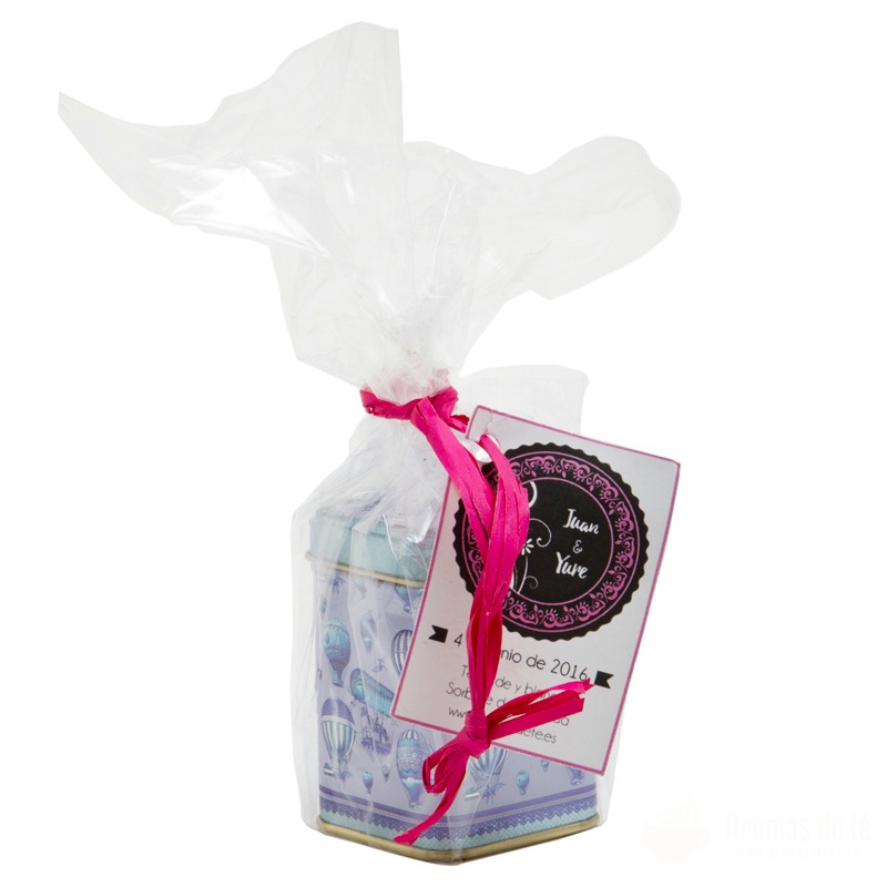 Detalle de boda personalizado con lata decorativa y lazo rosa